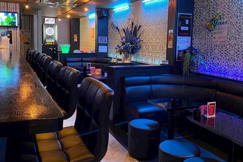 Girls Bar Moon Beach